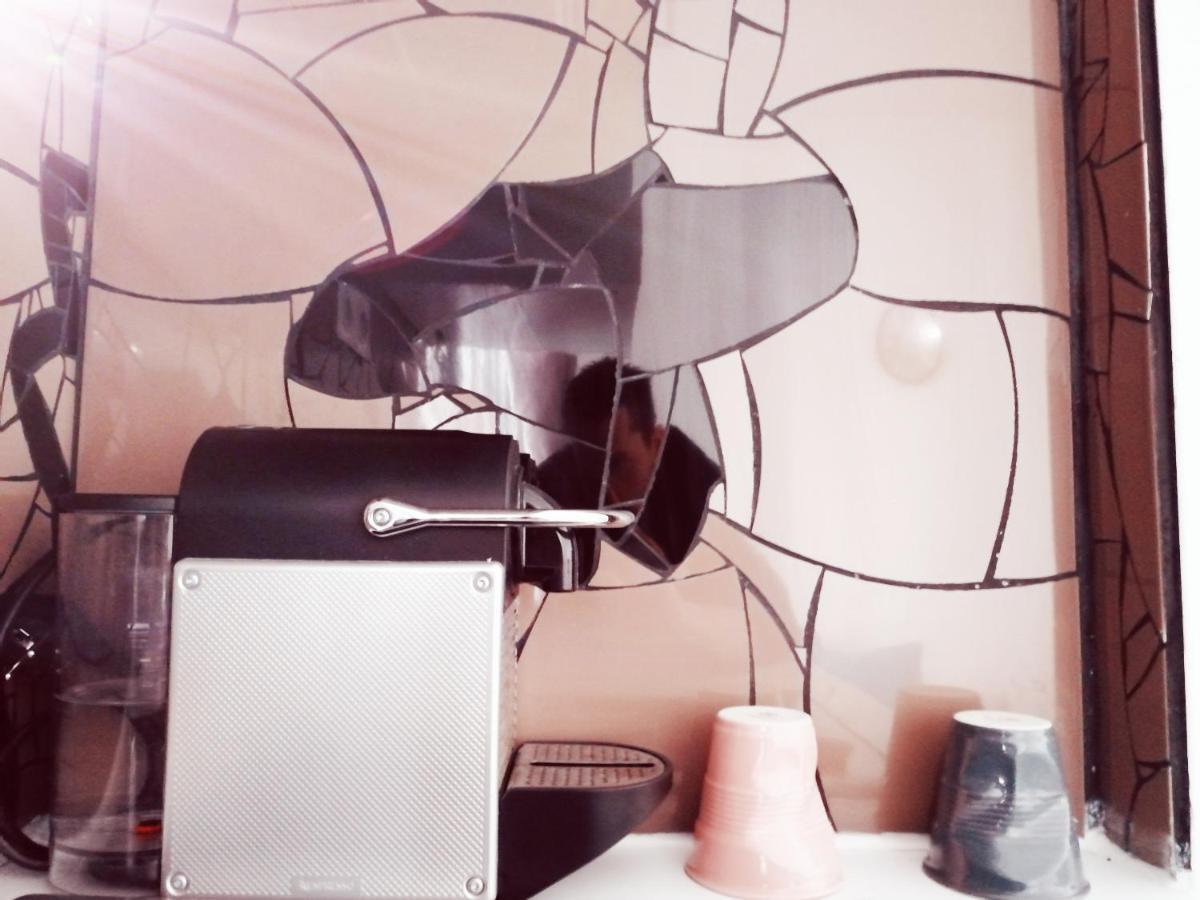 Studio Situe Dans Un Quartier Calme Et Residentiel A Montrouge A Seulement 2 Minutes Du Metro Exterior photo